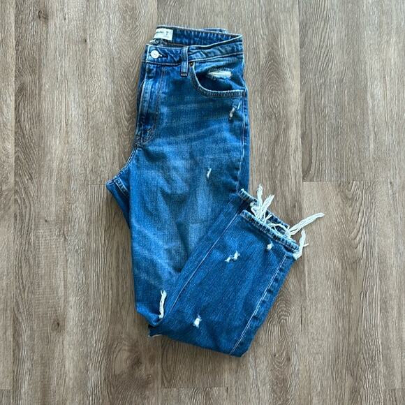 Abercrombie & Fitch Curve Love The Mom High Rise Jeans - Picture 1 of 5